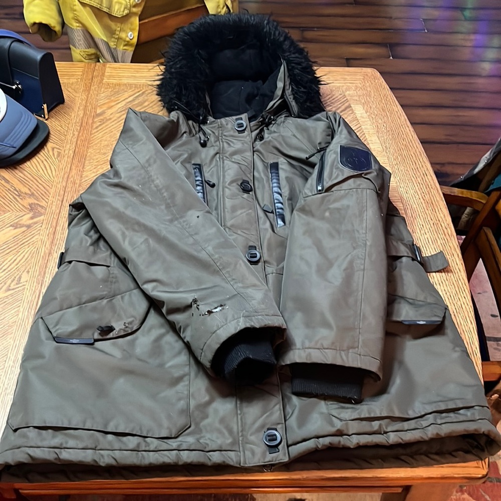 Mountain Ridge winter coat - Picture 1 of 8